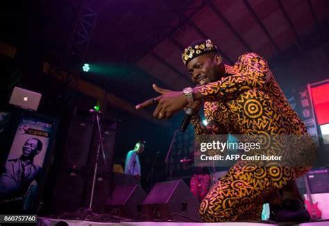 AfrobeatFestivalen: En Vibrerande Hyllabd till Afrobeatskungen Adekunle Gold